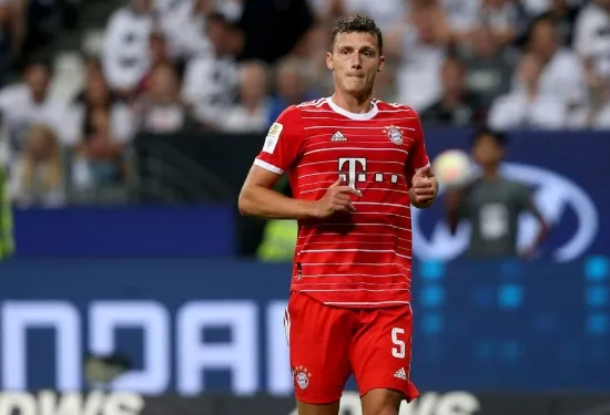 Wantaway Benjamin Pavard menunjukkan rasa frustrasi dalam pertandingan persahabatan Bayern Munich dengan menendang lawan saat Inter mengonfirmasi pembicaraan transfer