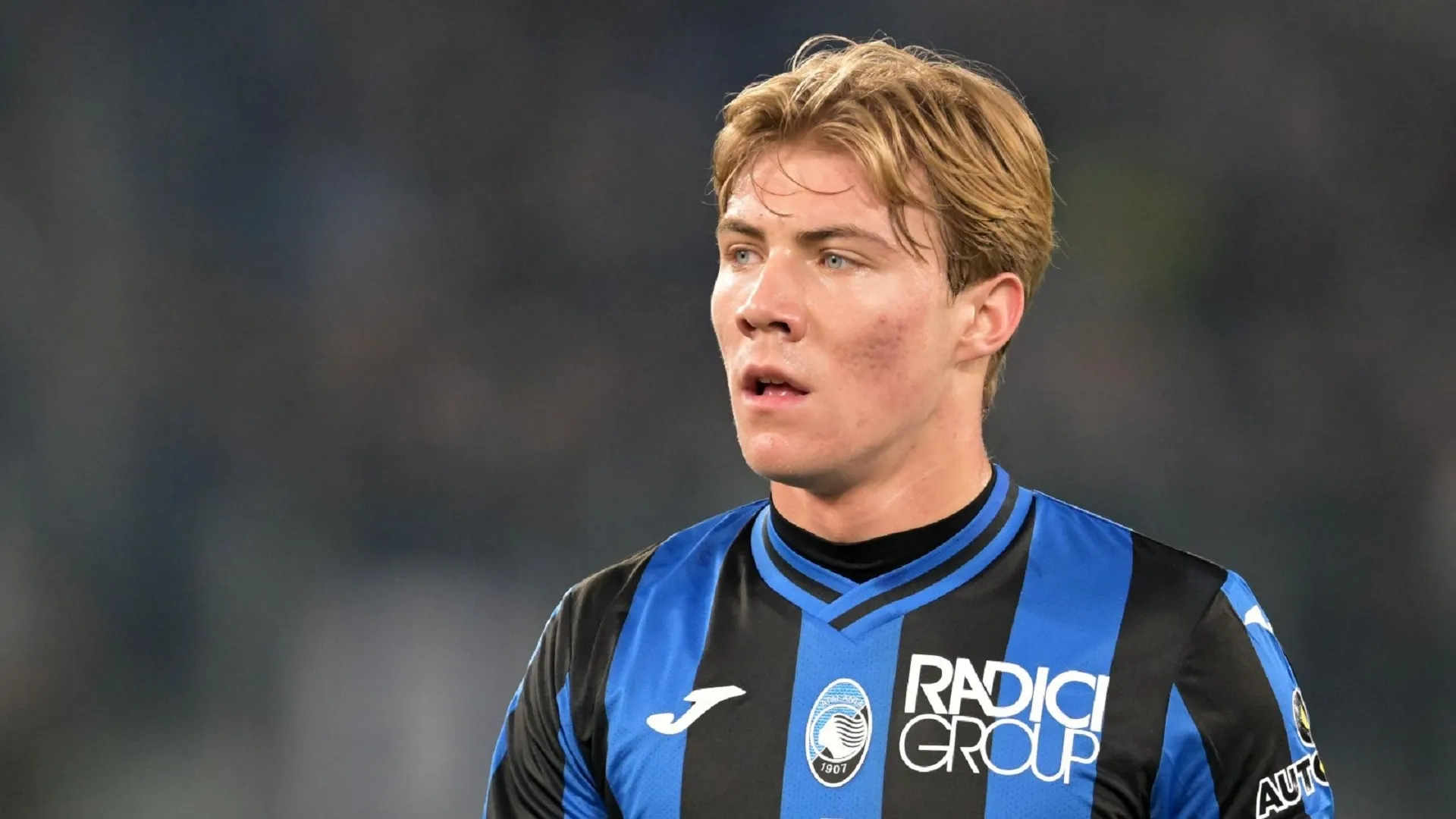 Rasmus Hojlund mendaftar untuk medis Man Utd menjelang transfer £ 73 juta dari Atalanta - dengan striker Denmark akan menandatangani kontrak lima tahun