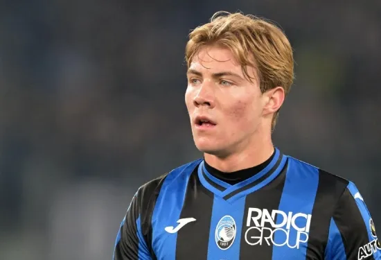 Rasmus Hojlund mendaftar untuk medis Man Utd menjelang transfer £ 73 juta dari Atalanta - dengan striker Denmark akan menandatangani kontrak lima tahun