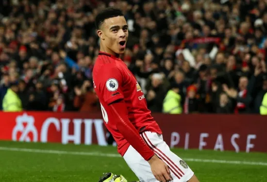 Rachel Riley berbicara menentang Mason Greenwood saat bintang TV memperingatkan dia akan berhenti mendukung Man Utd jika dia tetap tinggal