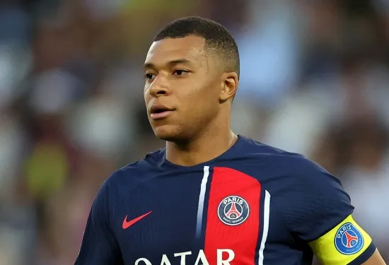 Superstar PSG Kylian Mbappe mengirimkan pesan samar karena masa depan masih belum pasti di tengah hubungan Real Madrid dan Chelsea