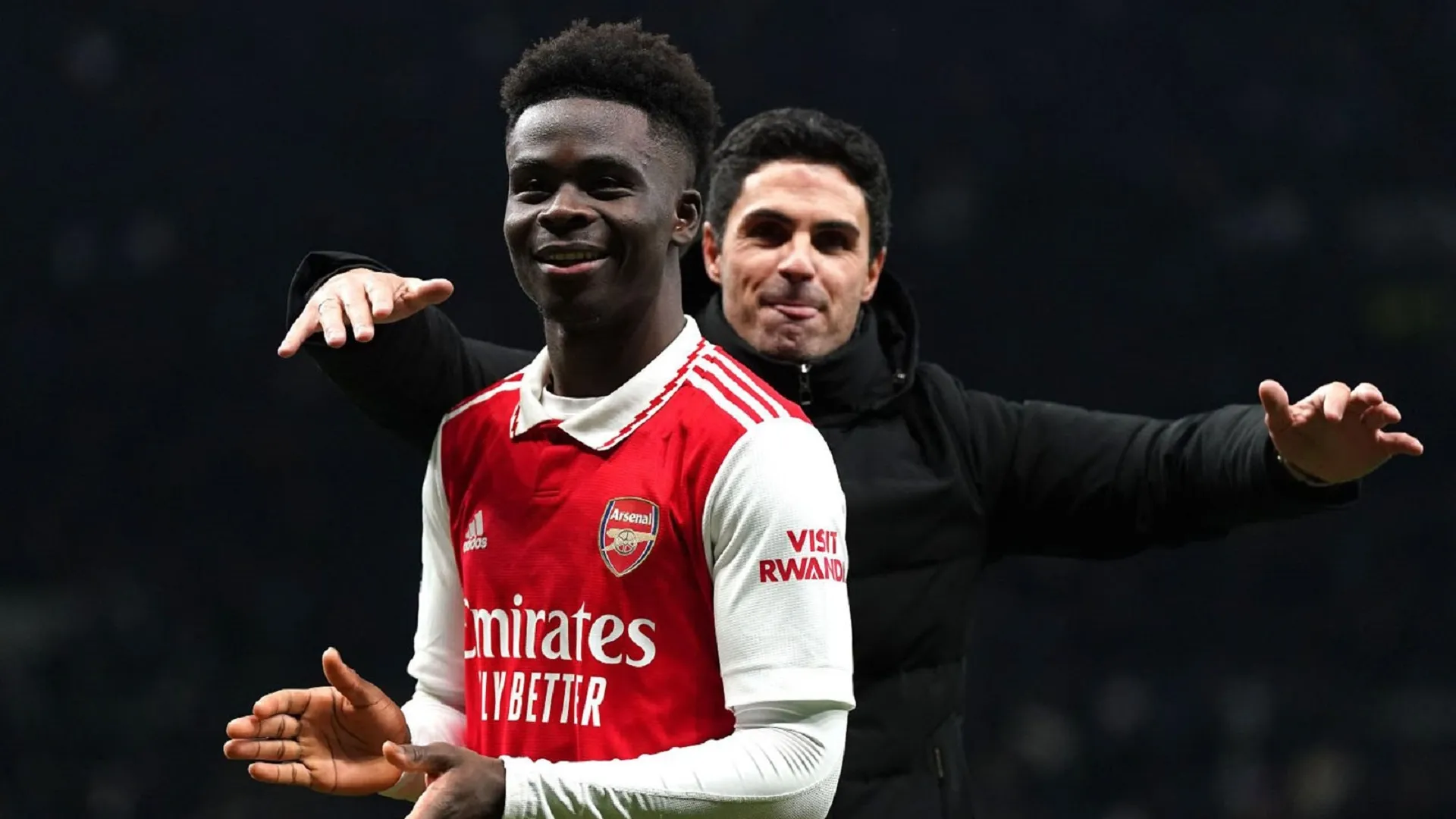 Bukayo Saka membangun impiannya menjadi pesepakbola Liga Premier dengan menampilkan atribut dari dua rekan setimnya di Arsenal - tetapi kaki kanan dan kekuatan adalah milik bintang dari rival gelar Man City!