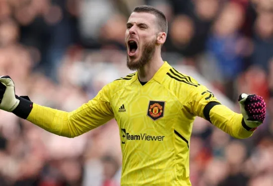 David de Gea dilecehkan saat Bayern beralih ke opsi tak terduga dalam perburuan kiper baru setelah Man City menolak menjual Stefan Ortega ke raksasa Jerman