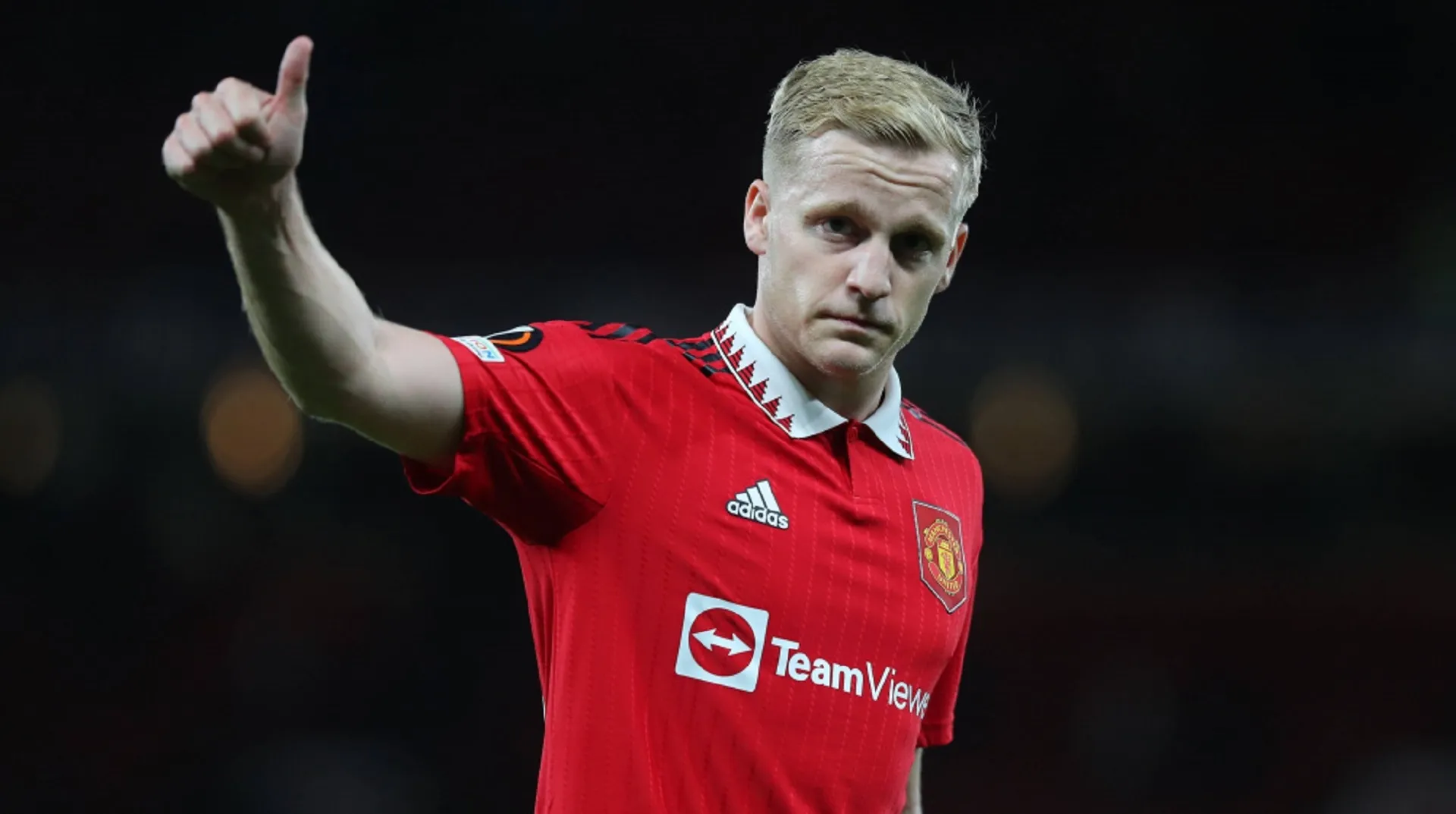 Donny van de Beek masih bisa meninggalkan Man Utd: Galatasaray melanjutkan pembicaraan pinjaman setelah tawaran £1 juta ditolak pada hari batas waktu