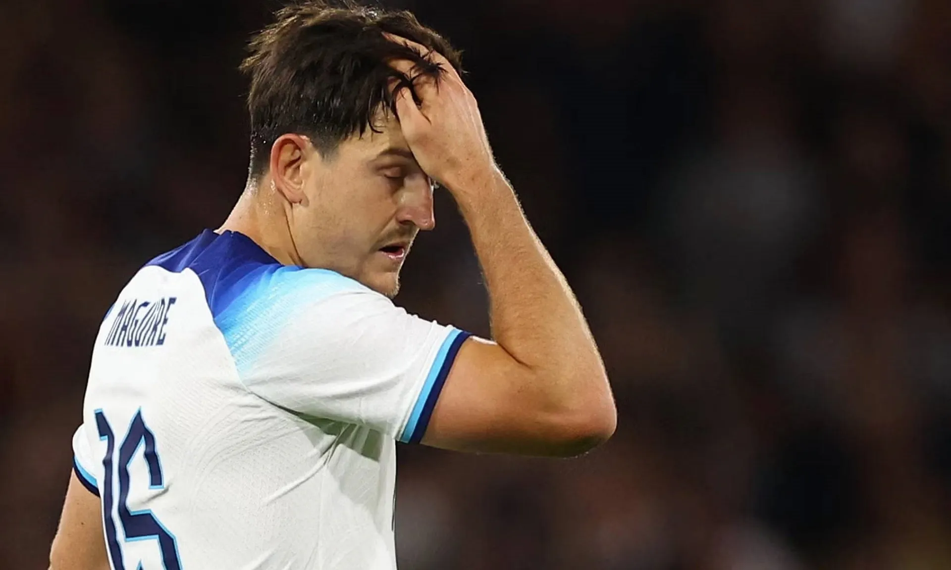 Maguire mencetak gol bunuh diri dalam kemenangan Inggris