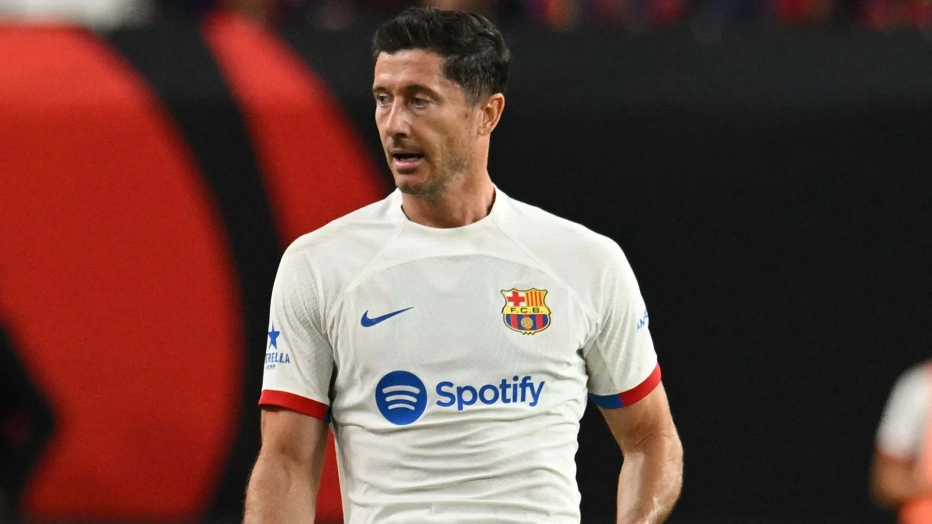 Robert Lewandowski tidak menahan diri! Striker Barcelona mengklaim wasit 'membunuh' La Liga