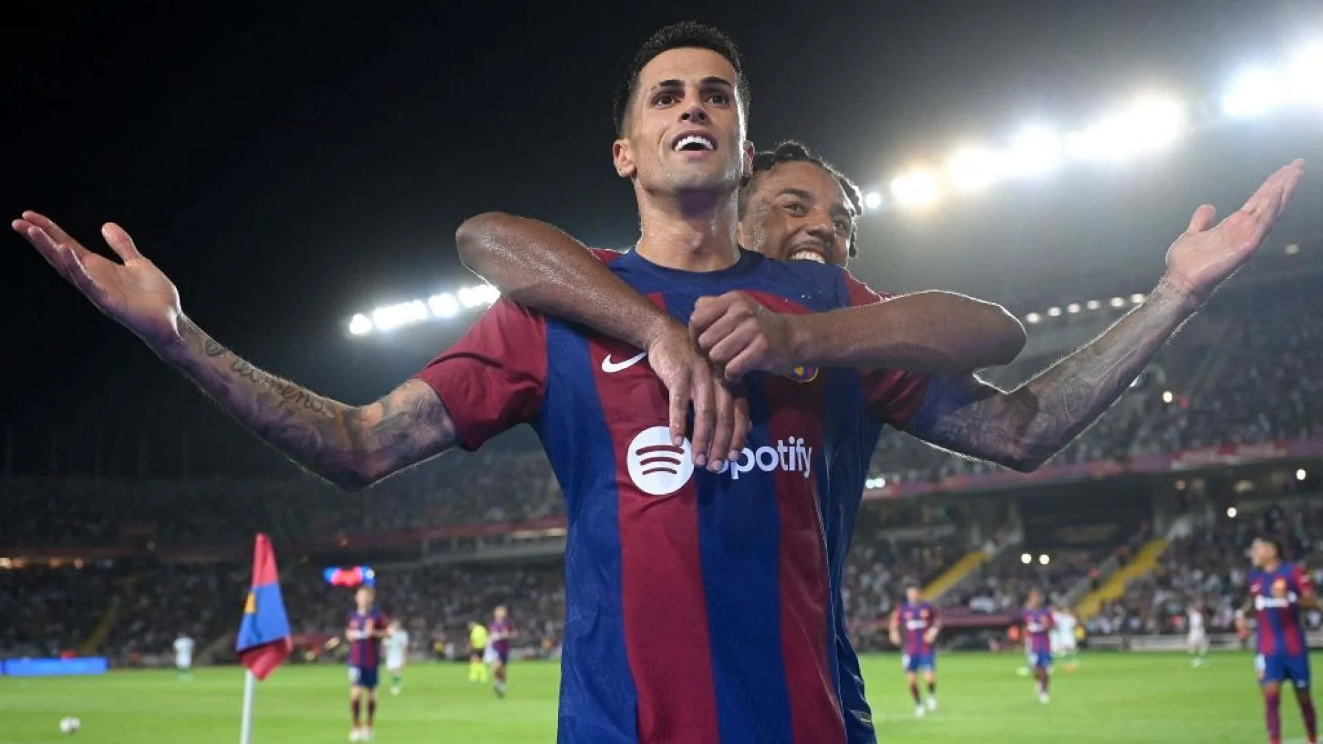 'MES QUE UN CLUB' - Joao Cancelo merangkum kemenangan comeback gila Barcelona atas Celta Vigo dengan sempurna