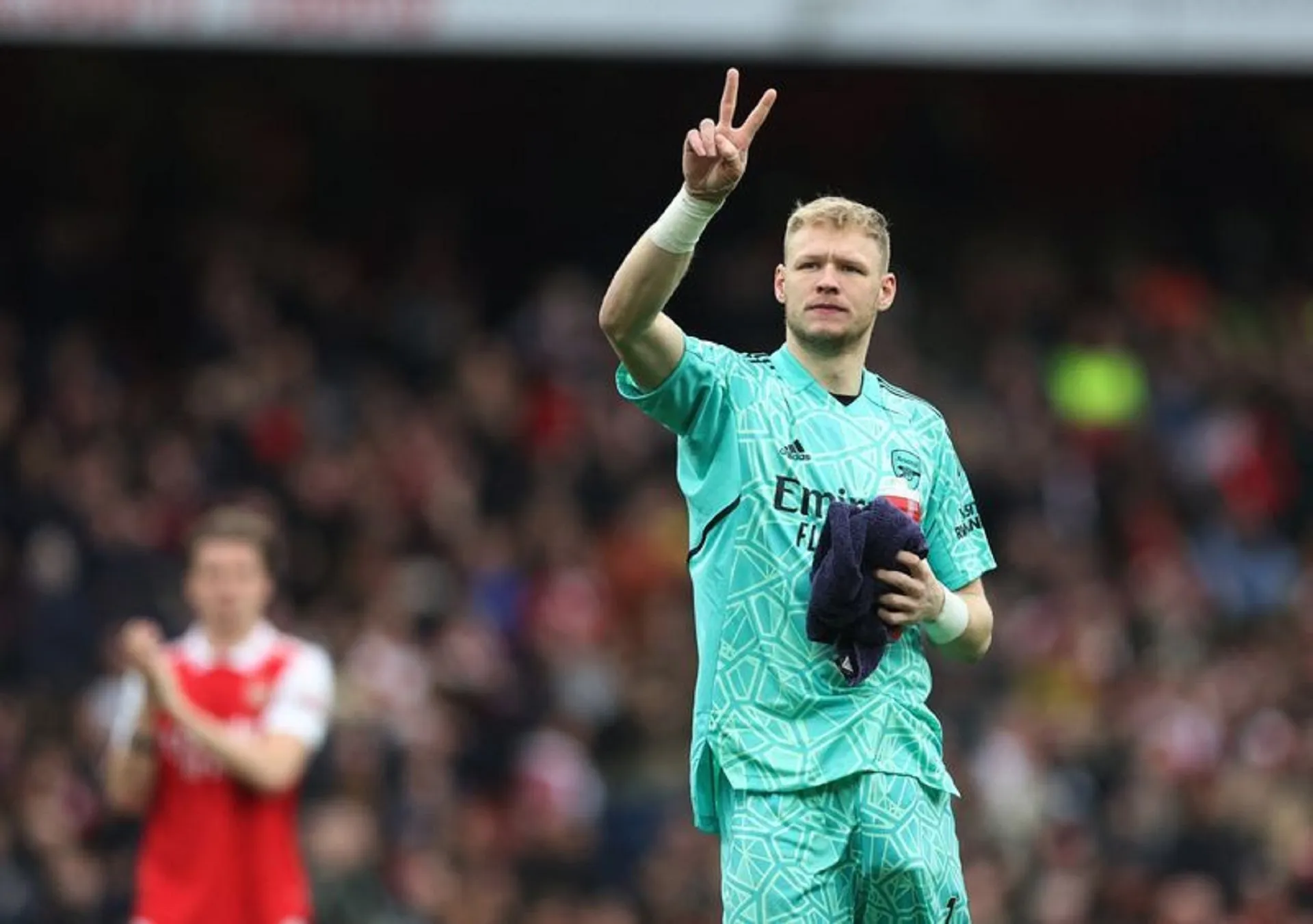 Kiper Arsenal yang dicoret Aaron Ramsdale menanggapi ejekan 'Oscar' dari Jamie Carragher dengan bukti bahwa dia selalu menjadi pemain tim