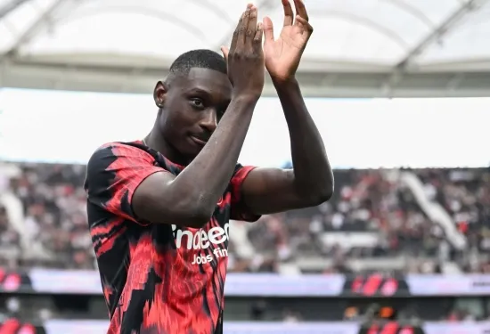 Tendangan Randal Kolo Muani tidak berhasil! Target PSG ditetapkan untuk tetap di Eintracht Frankfurt karena klub gagal mencapai kesepakatan