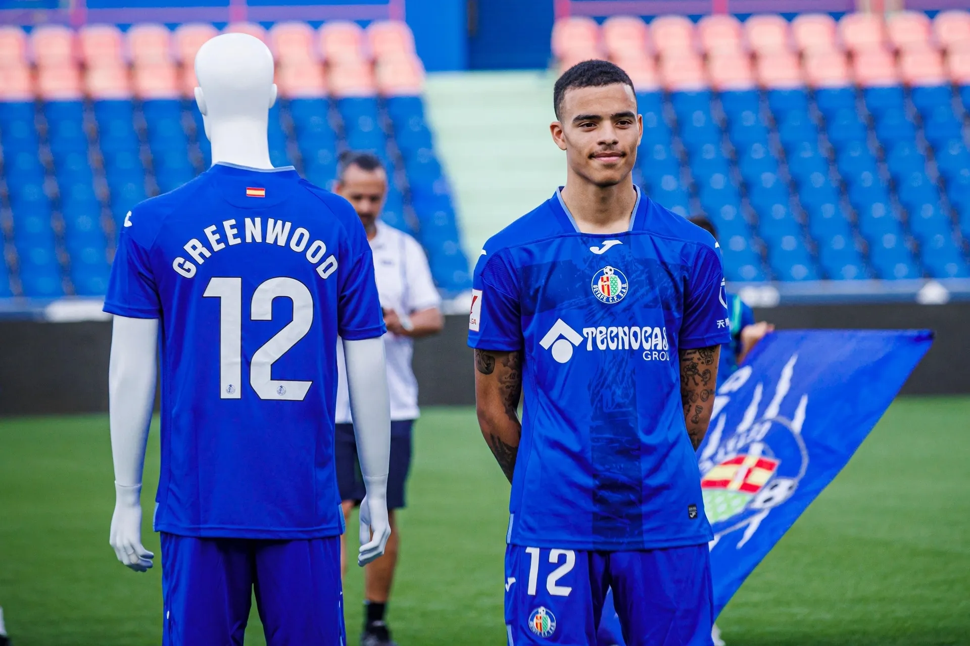 Mason Greenwood menerima sambutan pahlawan di klub baru Getafe setelah kepindahannya dari Manchester United dengan status pinjaman selama satu musim. Getafe memperkenalkan pemain baru mereka di sebuah acara yang diatur secara khusus setelah kepindahannya d