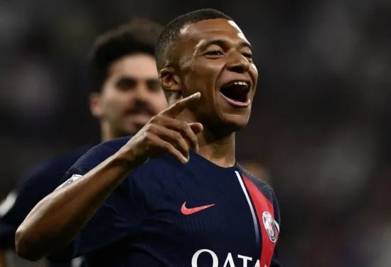 Transfer Kylian Mbappe 'dibahas' di ruang ganti Real Madrid karena Dani Carvajal mengakui dia mengira bintang PSG akan bergabung dengan raksasa La Liga di jendela musim panas