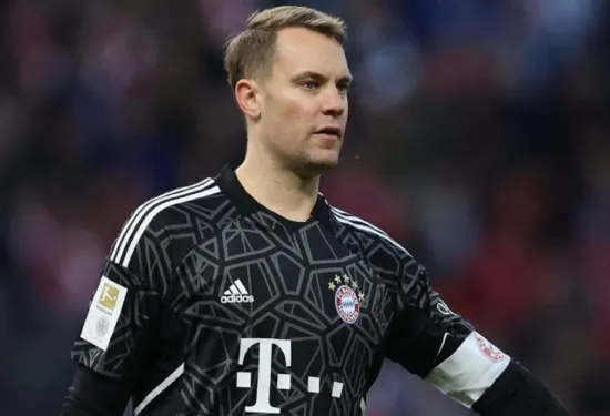 Manuel Neuer kembali! Penjaga gawang Bayern Munich kembali ke pelatihan tim setelah kecelakaan ski yang mengerikan