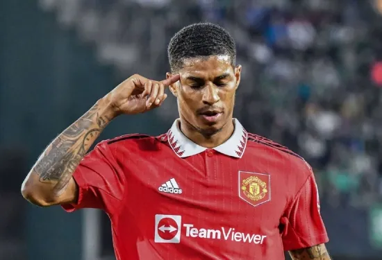 TV 40 inci & PlayStation! Bintang Man Utd Marcus Rashford mengeluarkan £180,000 untuk membeli van Mercedes khusus – yang tidak akan dia kendarai sendiri – setelah menabrak Rolls-Royce senilai £700,000