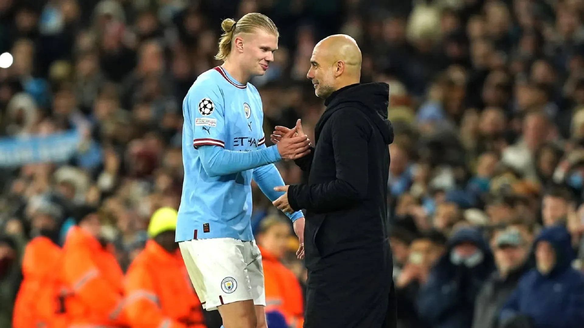 Erling Haaland berfoto di pesawat pribadi dengan bola korek api setelah mencetak hat-trick Liga Premier yang memecahkan rekor untuk Man City melawan Fulham