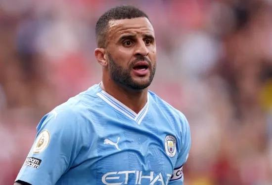 Kyle Walker menandatangani kontrak baru Man City hingga 2026 - hanya beberapa minggu setelah hampir meninggalkan pemenang treble untuk Bayern Munich