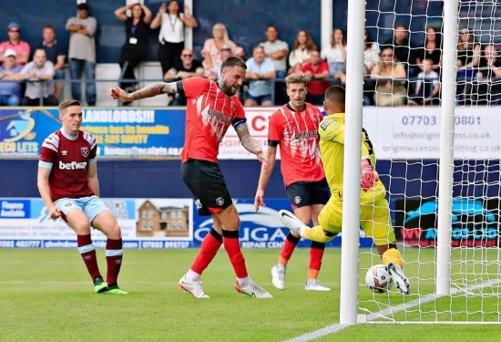 Di dalam stadion Kota Luton, Kenilworth Road: Kapasitas, laga tandang terkenal & semua yang perlu Anda ketahui