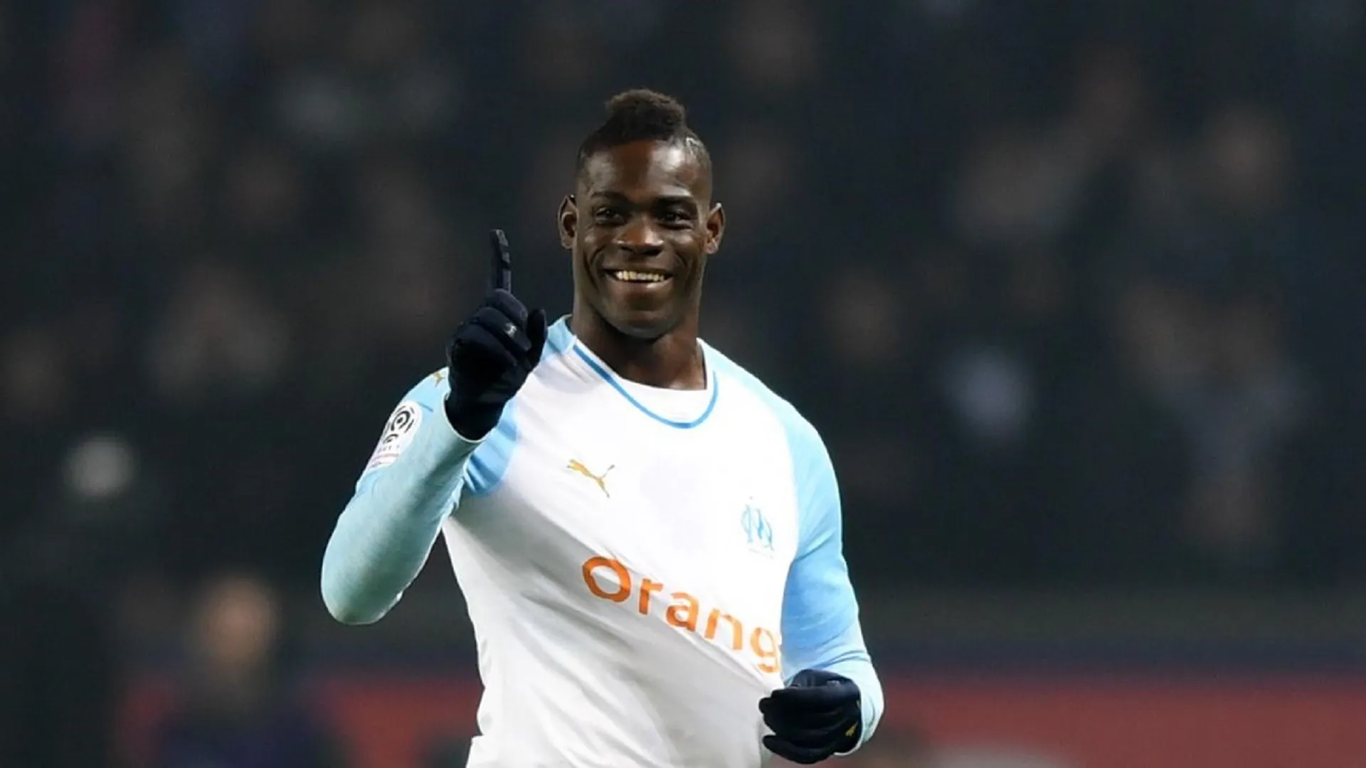 Mario Balotelli mengungkapkan dibutuhkan gaji sebesar €10 juta untuk meyakinkannya untuk bergabung dengan PSG - saat ia menyatakan cintanya pada Marseille dan Nice