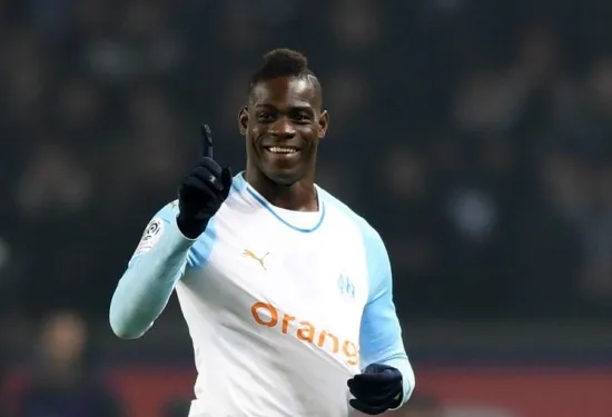 Mario Balotelli mengungkapkan dibutuhkan gaji sebesar €10 juta untuk meyakinkannya untuk bergabung dengan PSG - saat ia menyatakan cintanya pada Marseille dan Nice