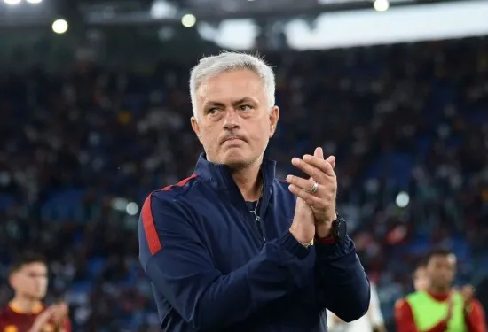 'Anti-Mourinhisme' - Jose Mourinho mengecam kritik yang ingin dia dipecat di Roma saat ia mengurangi tekanan dengan kemenangan Cagliari yang sangat dibutuhkan
