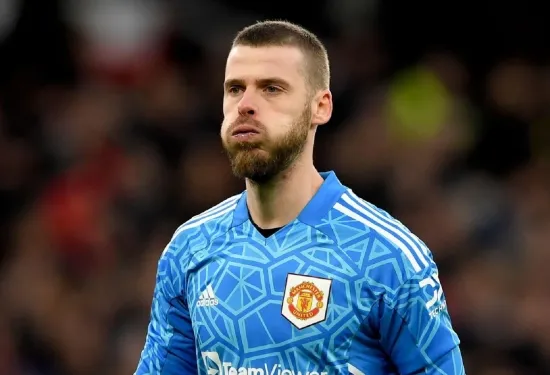 David de Gea ada di Manchester! Pemain Spanyol itu memposting pembaruan media sosial yang samar saat pengganti Man Utd Andre Onana terus berjuang